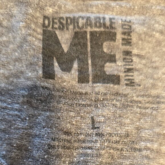 Despicable Me Minions WEEKEND Tshirt SIZE: LARGE - Picture 4 of 4